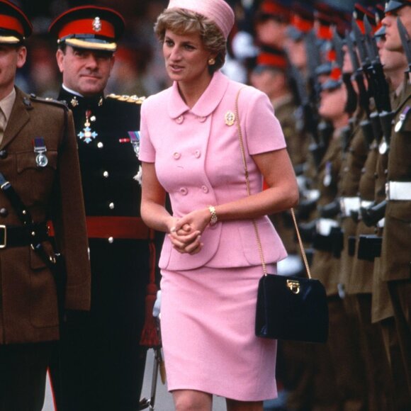 Iconic Vintage Suede Salvatore Ferragamo Princess Diana Clutch Bag Gancini Clasp - Picture 2 of 16